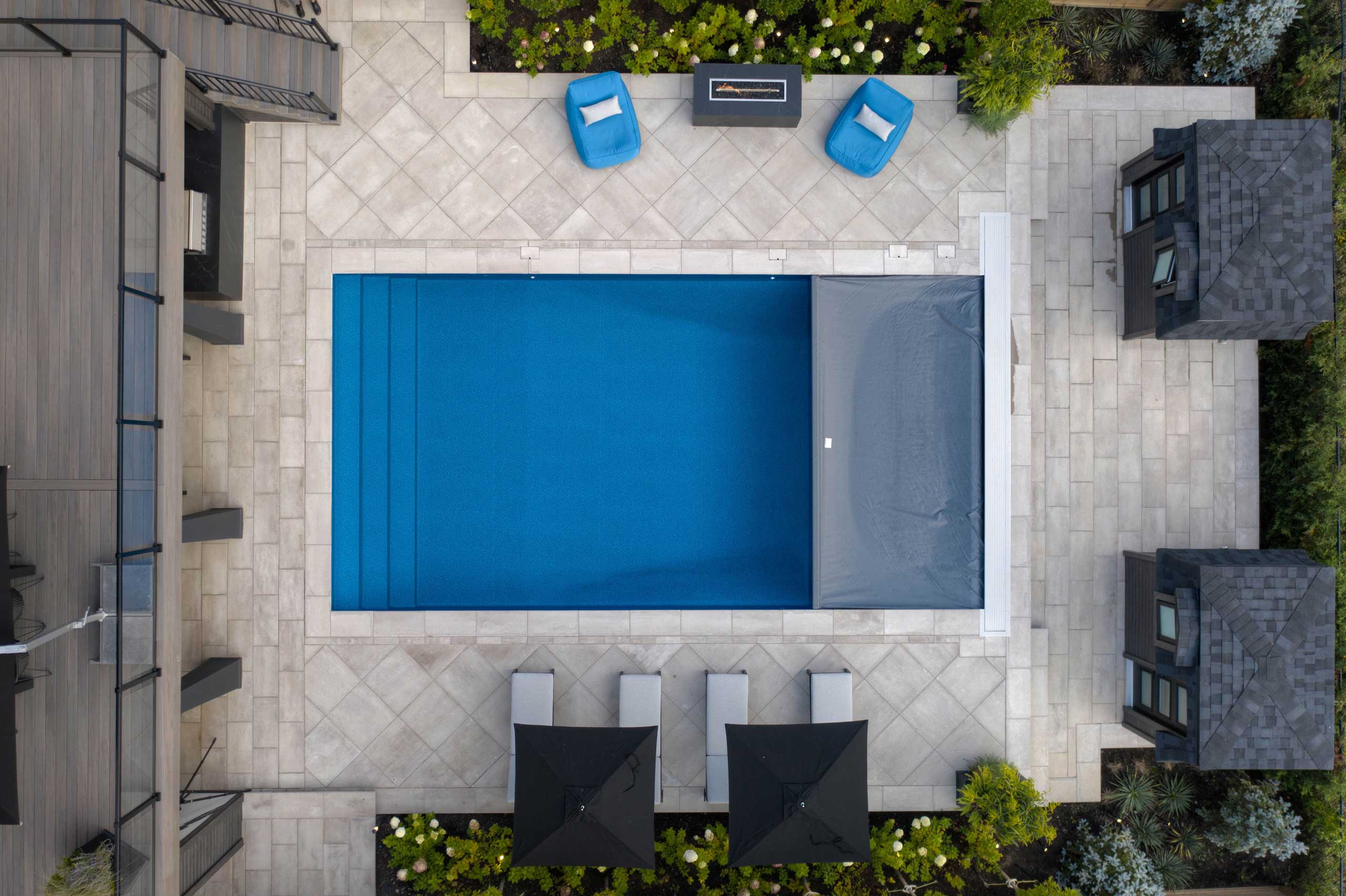 Seamless pool cover design
